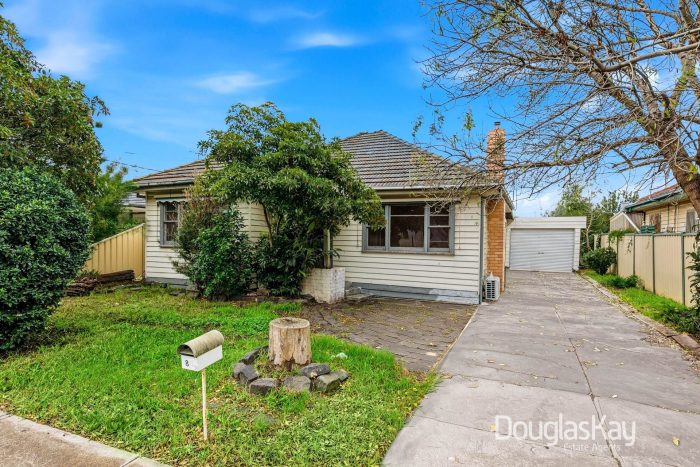 8 Baynton Ave, Sunshine North VIC 3020, Australia