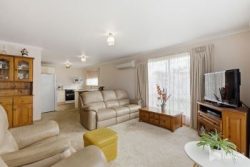 Unit 2/12 Broadhurst Ave, Devonport TAS 7310, Australia