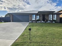 2 Carlyle St, Scone NSW 2337, Australia