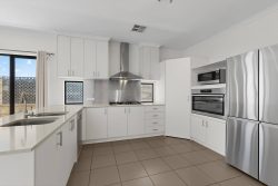 2 Alford Way, Alkimos WA 6038, Australia