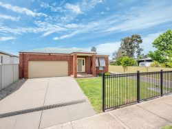 Unit 1/17 Dampier Ave, Shepparton VIC 3630, Australia
