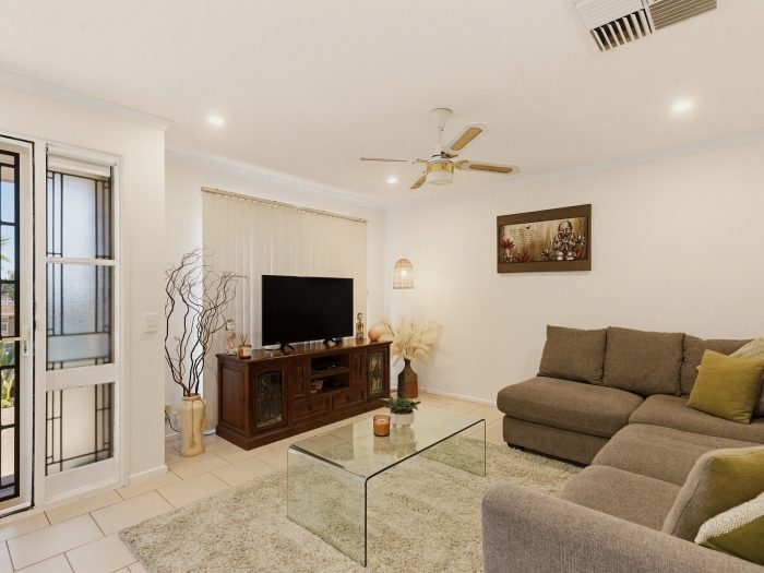 83 Emmerson Dr, Morphett Vale SA 5162, Australia