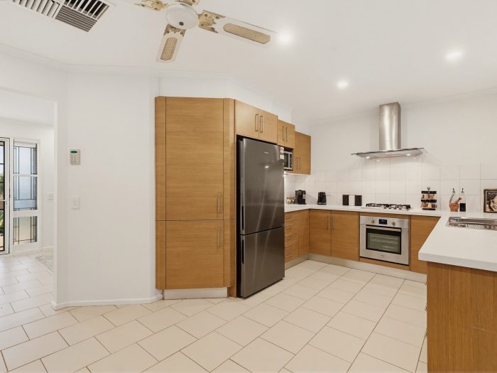 83 Emmerson Dr, Morphett Vale SA 5162, Australia