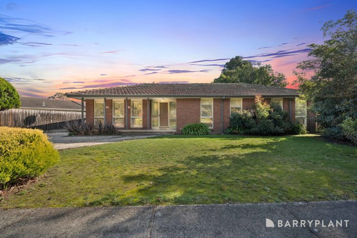 15 Greenlaw Cres, Berwick VIC 3806, Australia