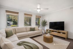 15 Greenlaw Cres, Berwick VIC 3806, Australia