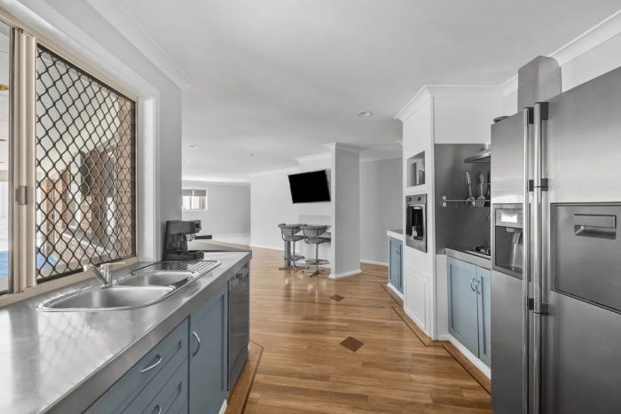76 Hickey Way, Carrara QLD 4211, Australia