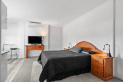 76 Hickey Way, Carrara QLD 4211, Australia