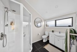 5 Holiday Road, Milford, North Shore City, Auckland, 0620, New Zealand