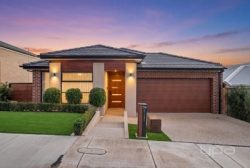 34 Hollyhoke Dr, Maddingley VIC 3340, Australia