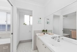 77 Mitchell Dr, Kariong NSW 2250, Australia
