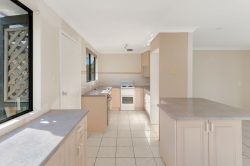 31 Kathleen White Cres, Killarney Vale NSW 2261, Australia