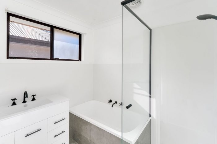 31 Kathleen White Cres, Killarney Vale NSW 2261, Australia
