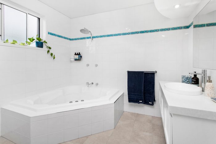 4 Kiarama Ave, Kiama Downs NSW 2533, Australia
