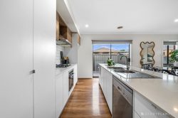 3 Lancers Dr, Melton West VIC 3337, Australia