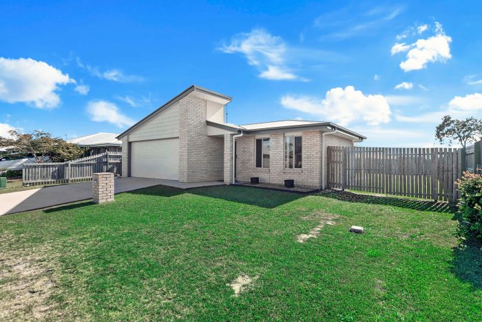 20 Larissa Way, Urangan QLD 4655, Australia