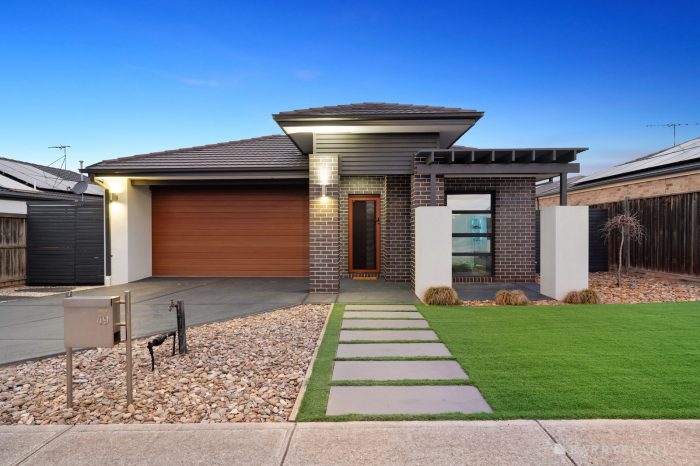 49 Oakpark Dr, Melton West VIC 3337, Australia