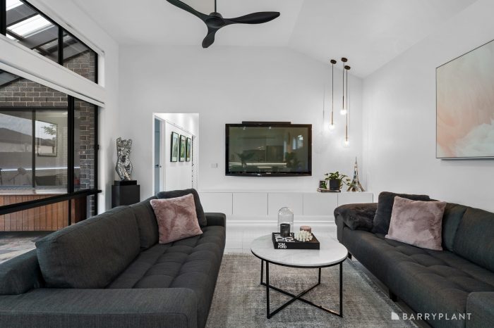 49 Oakpark Dr, Melton West VIC 3337, Australia