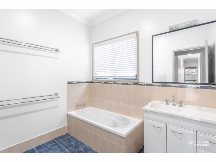 1,2,3/217 Archer Street, The Range QLD 4700, Australia