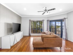 1,2,3/217 Archer Street, The Range QLD 4700, Australia