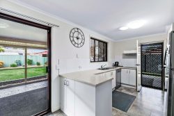 26 Paul Dr, Point Vernon QLD 4655, Australia