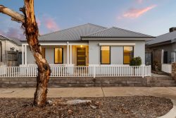 384 Banrock Dr, Ellenbrook WA 6069, Australia