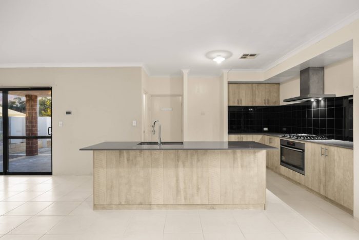 384 Banrock Dr, Ellenbrook WA 6069, Australia