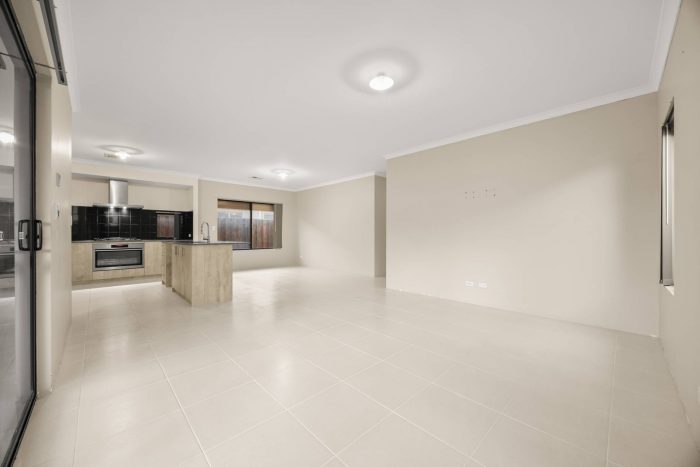 384 Banrock Dr, Ellenbrook WA 6069, Australia