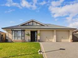 5 Queenscliff Dr, Seaford Rise SA 5169, Australia