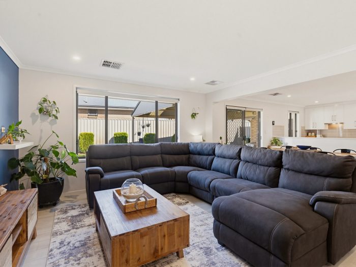 5 Queenscliff Dr, Seaford Rise SA 5169, Australia