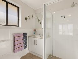 5 Queenscliff Dr, Seaford Rise SA 5169, Australia
