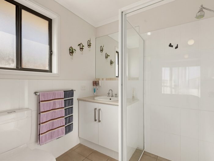 5 Queenscliff Dr, Seaford Rise SA 5169, Australia
