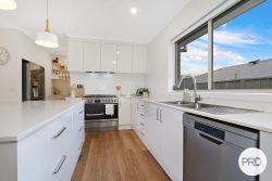 55 Southgate Dr, Leneva VIC 3691, Australia