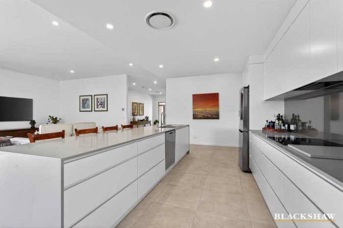 5 Victor Cct, Batehaven NSW 2536, Australia