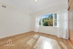42 Alpha Rd Woy Woy NSW 2256 Australia