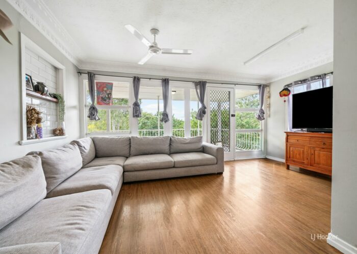 42 Barbour St Esk QLD 4312 Australia