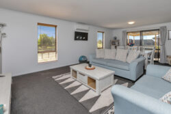 33 Ocean View Rise Ruakaka Whangarei Northland 0116 New Zealand