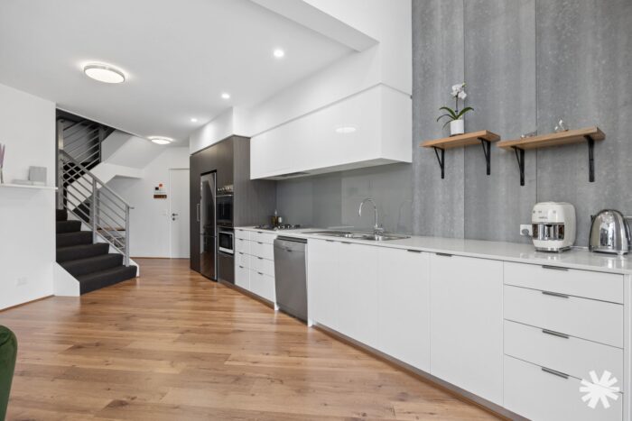 7/2 Downey Dr Como WA 6152 Australia