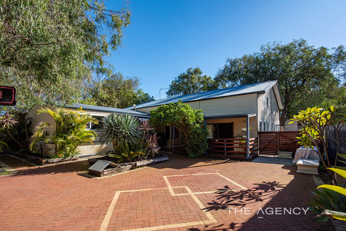 51 Caves Rd Abbey WA 6280 Australia