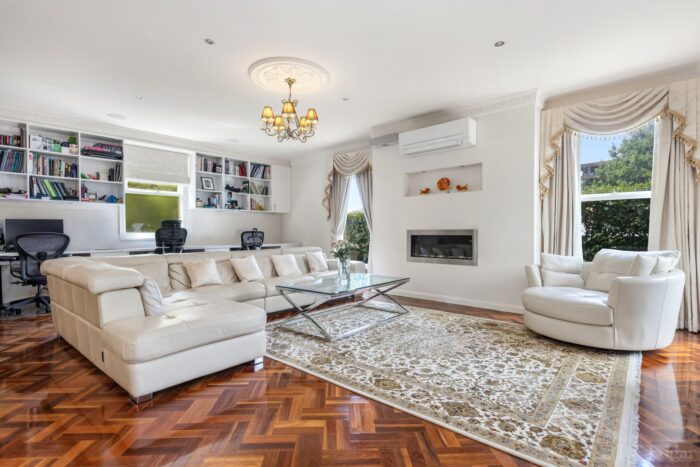 4 Maxwell Ct, Toorak VIC 3142, Australia