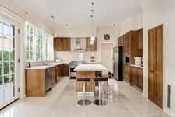 4 Maxwell Ct, Toorak VIC 3142, Australia