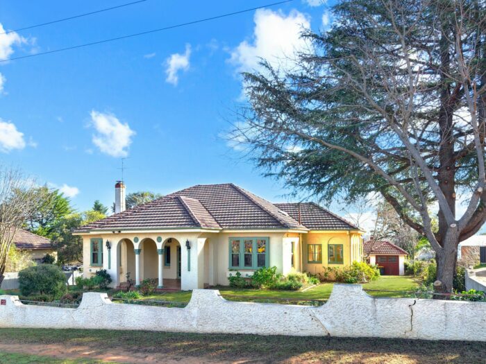 43 Mclerie St Young NSW 2594 Australia