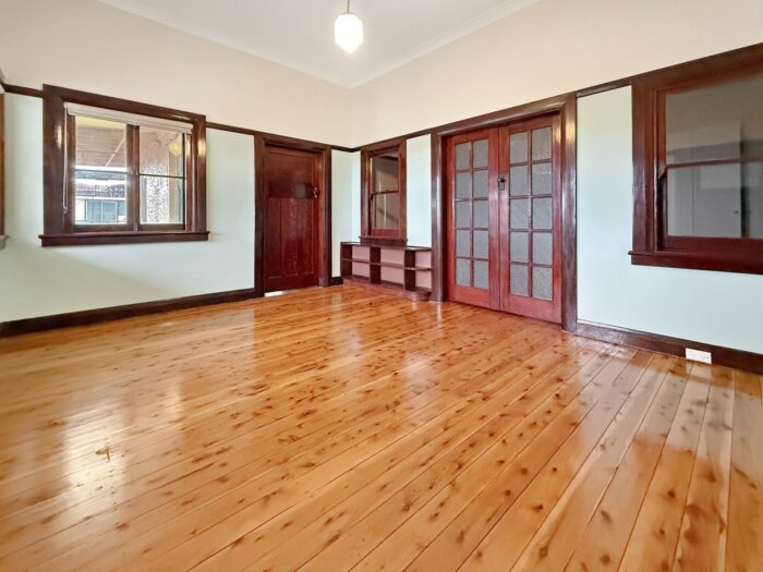 43 Mclerie St Young NSW 2594 Australia