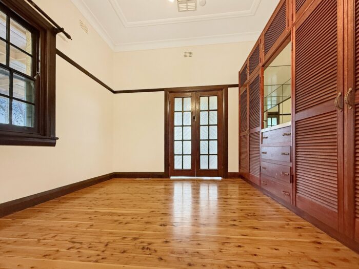 43 Mclerie St Young NSW 2594 Australia