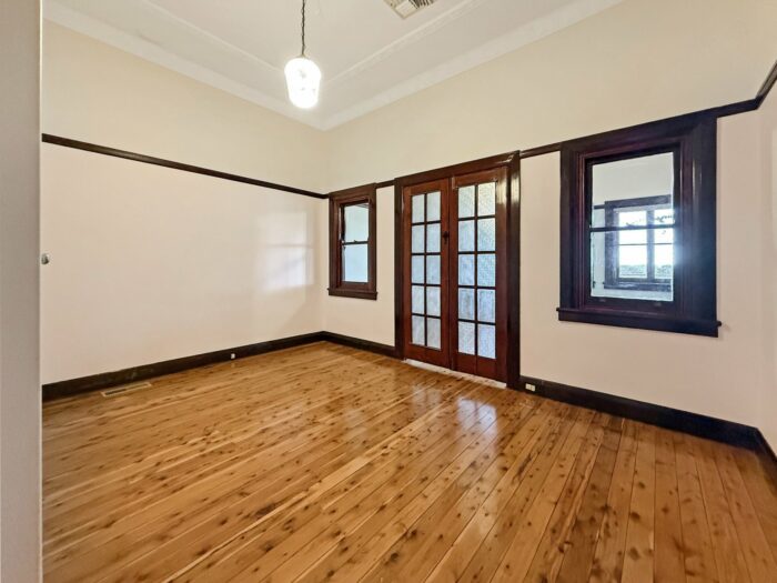 43 Mclerie St Young NSW 2594 Australia