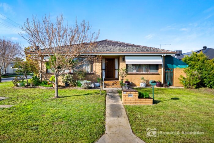 310 Parkland Cres, Lavington NSW 2641, Australia