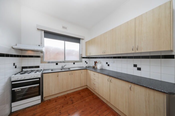 18 Roxburgh St Ascot Vale VIC 3032 Australia