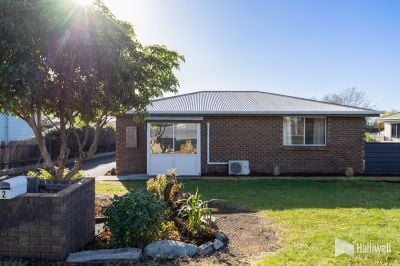 Unit 1/5 William St, Ulverstone TAS 7315, Australia