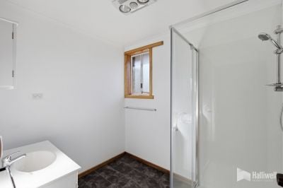 Unit 1/5 William St, Ulverstone TAS 7315, Australia