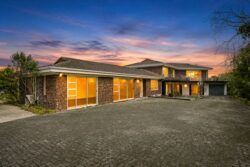 4220A Great North Road Glendene Waitakere City Auckland 0602 New Zealand