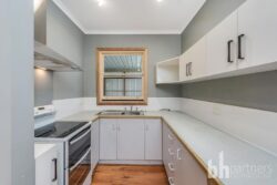 6 Oak St Loxton SA 5333 Australia